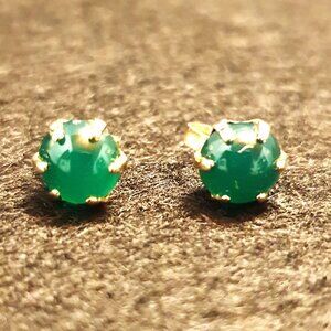 Elegant Vintage 14K Gold Natural Vivid Green Chrysoprase Cabochon Stud Earrings